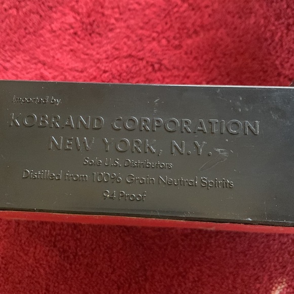 BEEFEATER England style liquor Display. - Picture 5 of 6